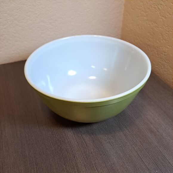 Vintage 60s Pyrex 2 1/2 Qt Bowl Verde Avocado Green 403 Glass Mixing Serving - Picture 2 of 11